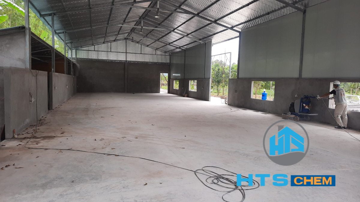 Mài sàn bê tông để lộ đá, giúp tăng cứng và tạo vẻ đẹp tự nhiên cho sàn